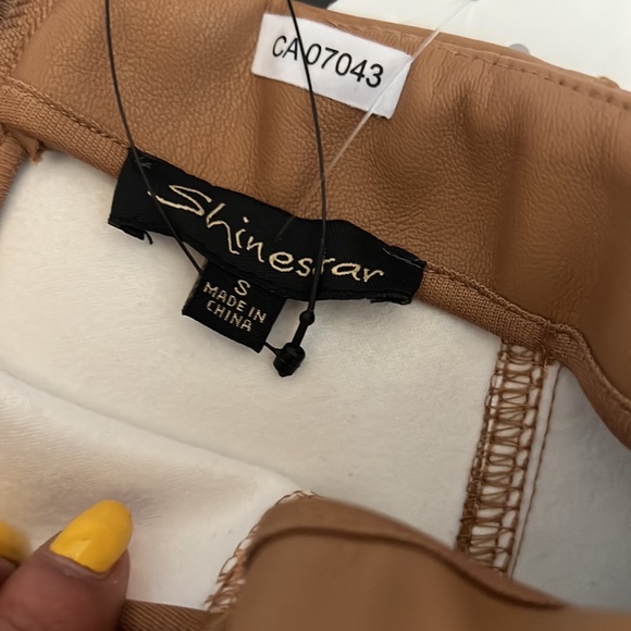 NWT Faux leather mini skirt - Picture 4 of 7